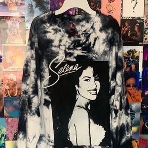 Large Selena black and white  long sleeve